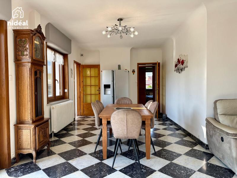 Maison - 185 m² - 8 pièces