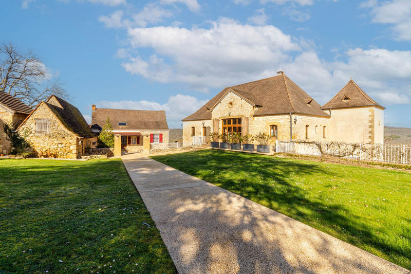 Maison - 465 m² - 13 pièces