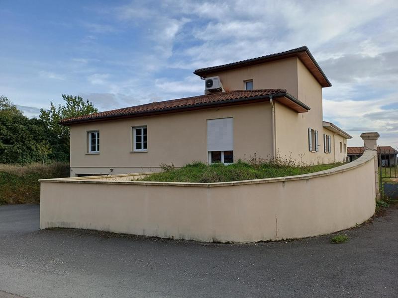 Maison - 234 m² - 7 pièces