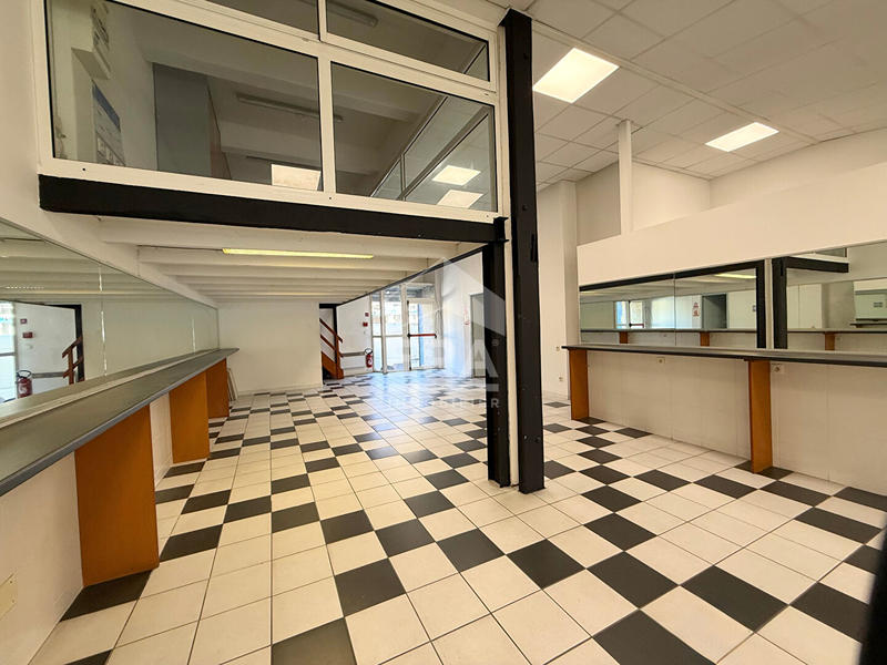 Local commercial - 177 m² - 3 pièces