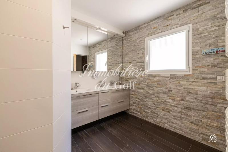 Villa - 232 m² - 6 pièces