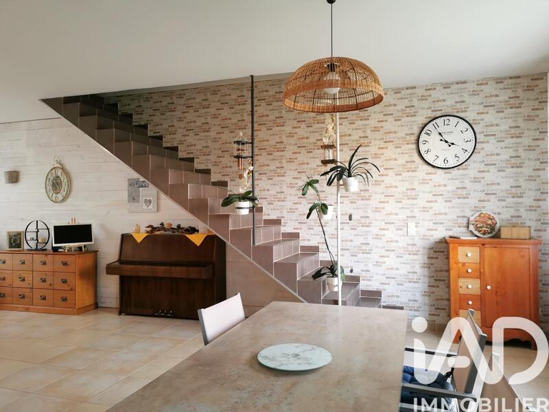 Maison - 213 m² - 10 pièces