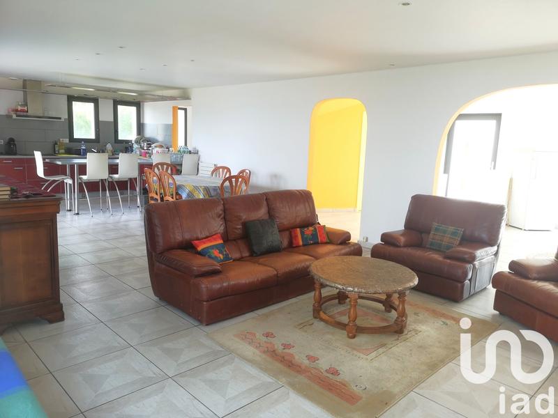 Maison - 246 m² - 10 pièces