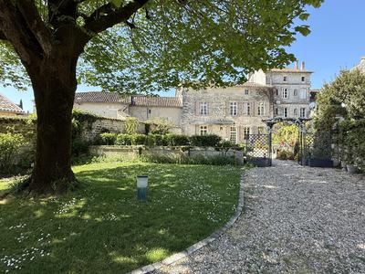 Maison - 238 m² - 7 pièces