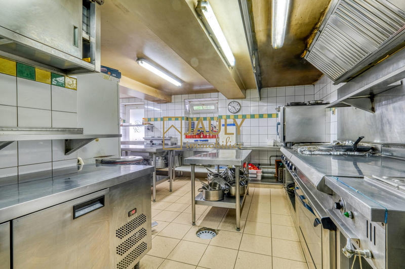 Local commercial - 487 m² - 15 pièces
