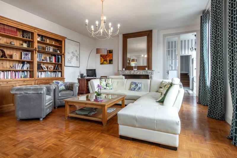 Maison - 266 m² - 9 pièces