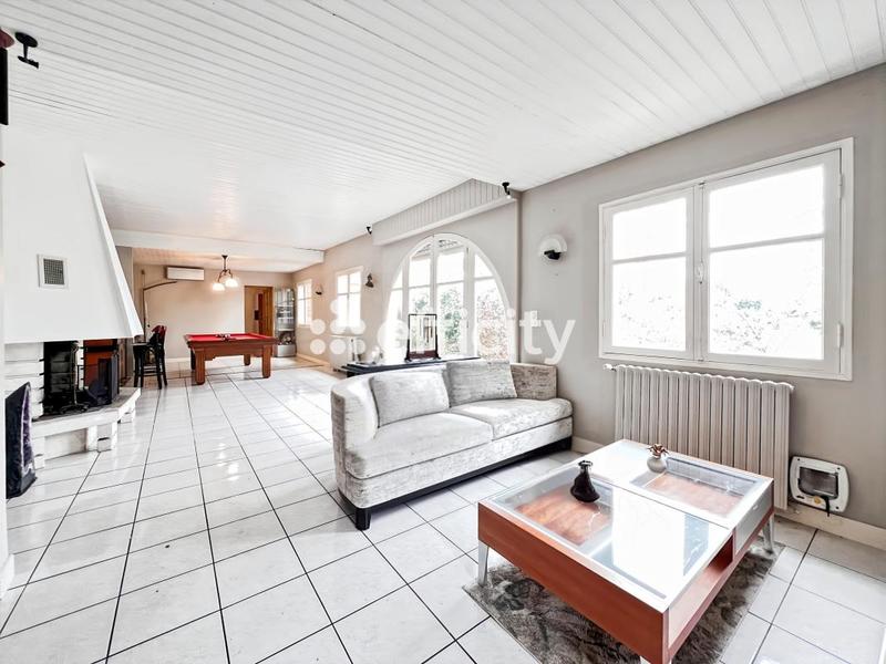 Maison de bois - 225 m² - 7 pièces