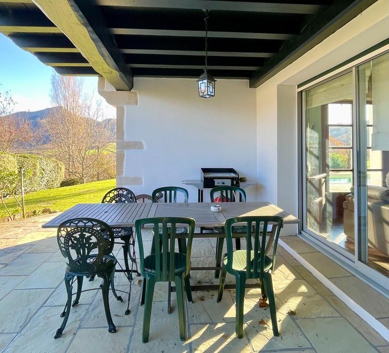 Maison - 240 m² - 9 pièces
