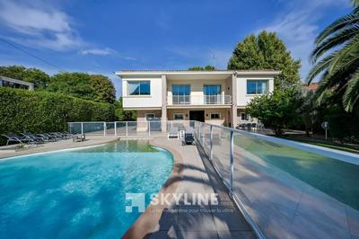 Villa - 285 m² - 9 pièces