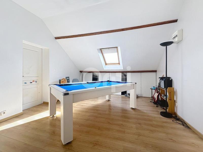 Maison - 203 m² - 6 pièces