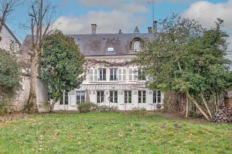 Maison - 220 m² - 9 pièces