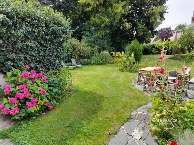 Propriété - 300 m² - 11 pièces