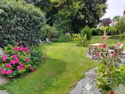 Propriété - 300 m² - 11 pièces