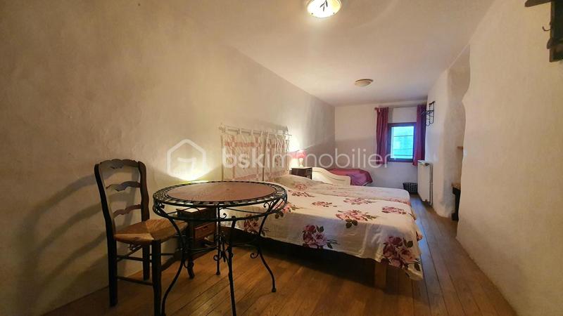 Maison en pierre - 204 m² - 9 pièces