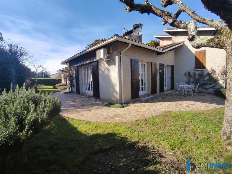 Maison traditionnelle - 195 m² - 10 pièces