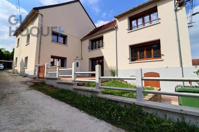 Maison - 225 m² - 8 pièces