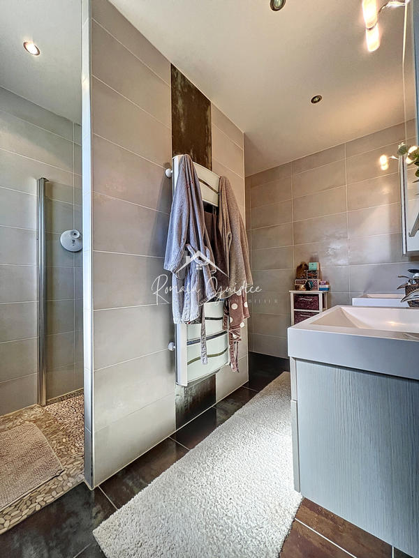 Villa - 198 m² - 6 pièces