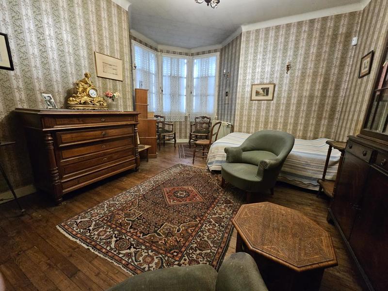 Maison - 104 m² - 7 pièces