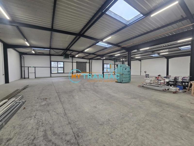 Local d'activité / Entrepôt - 892 m²