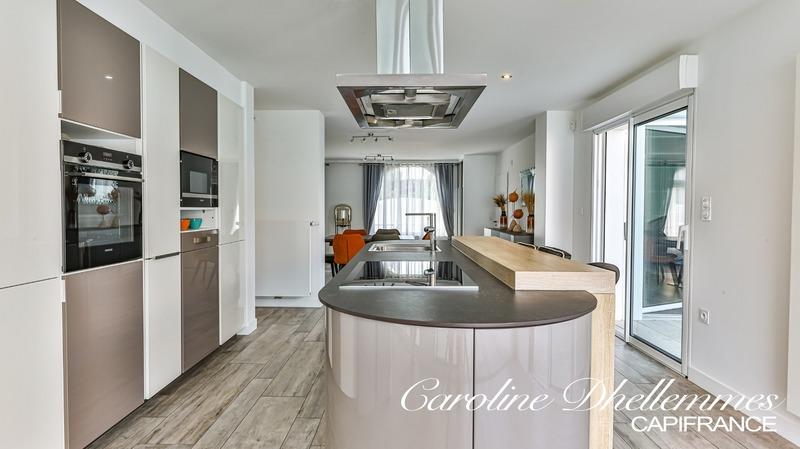 Maison - 263 m² - 7 pièces