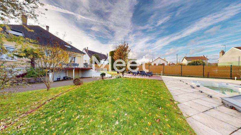 Propriété - 255 m² - 8 pièces