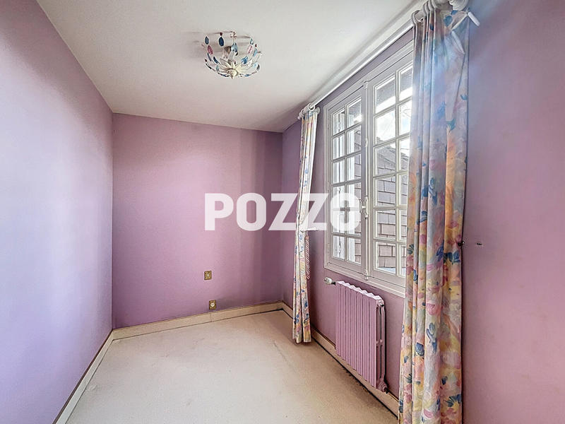 Maison - 218 m² - 8 pièces