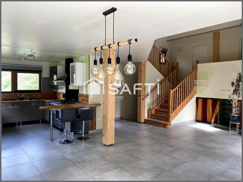 Maison - 121 m² - 6 pièces