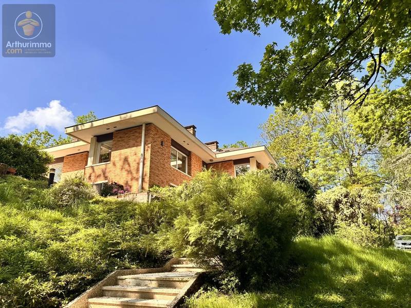 Maison - 240 m² - 6 pièces