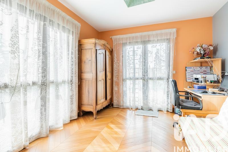 Maison - 247 m² - 10 pièces