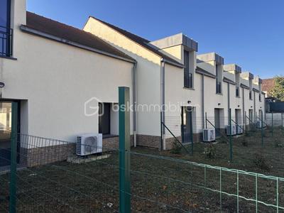 Maison - 827 m² - 35 pièces