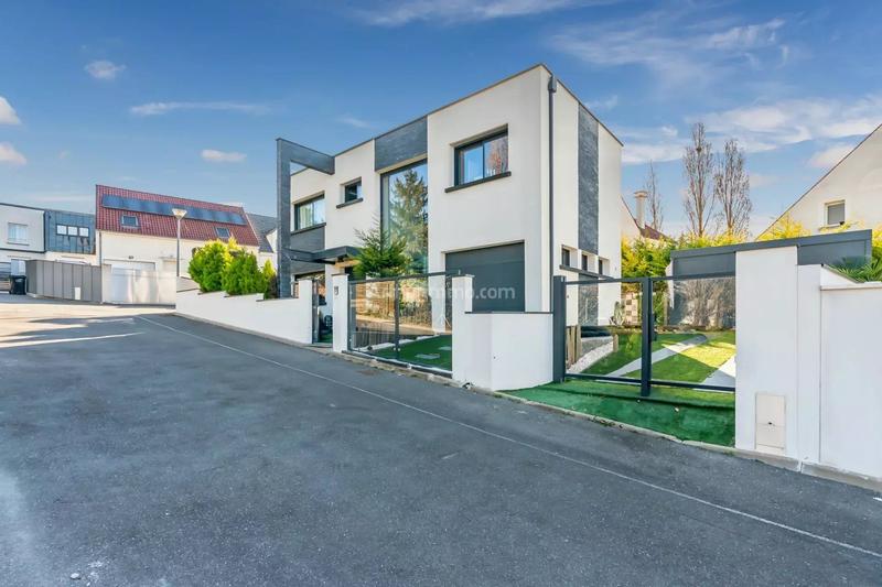 Maison - 145 m² - 5 pièces