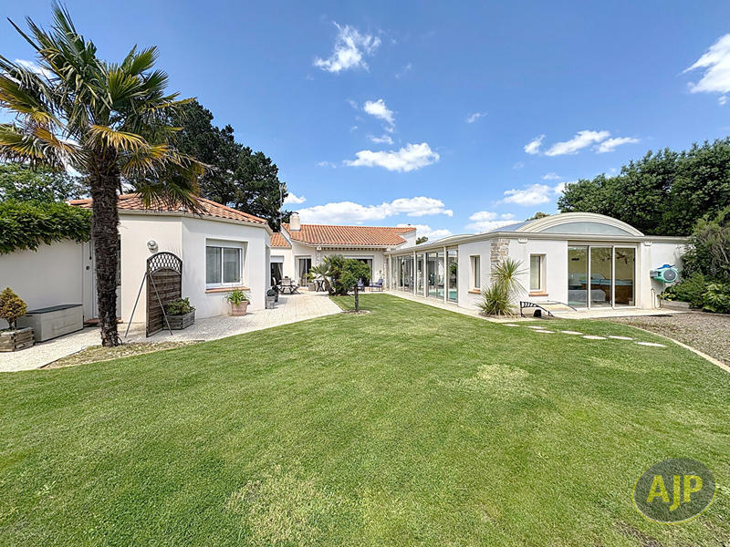 Maison - 205 m² - 8 pièces