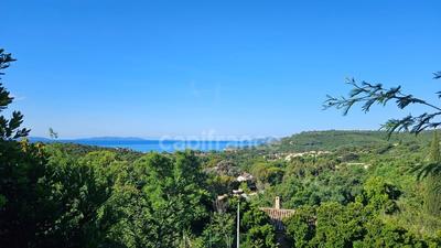 Terrain constructible - 1 300 m²