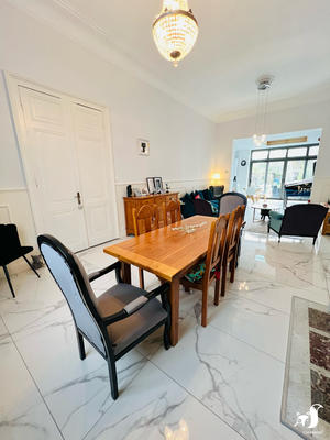 Maison - 218 m² - 8 pièces