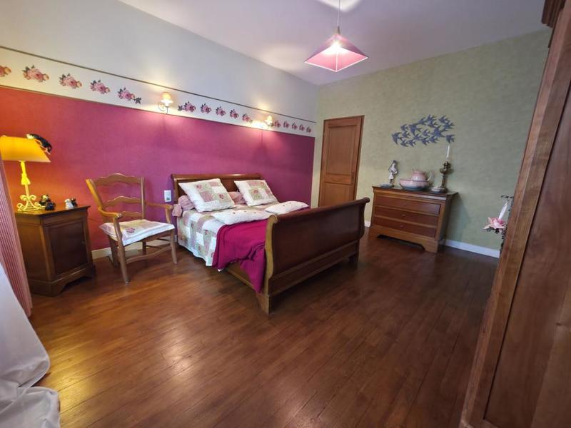 Maison - 280 m² - 9 pièces