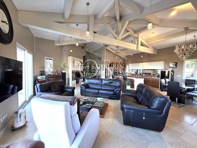 Villa - 250 m² - 7 pièces