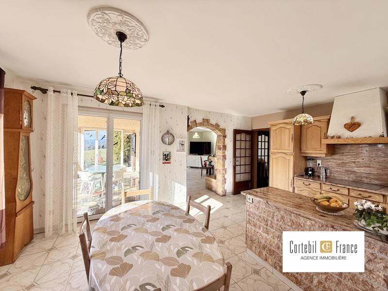 Maison traditionnelle - 320 m² - 5 pièces