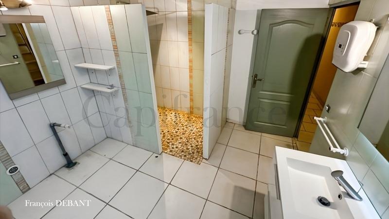 Maison - 252 m² - 9 pièces