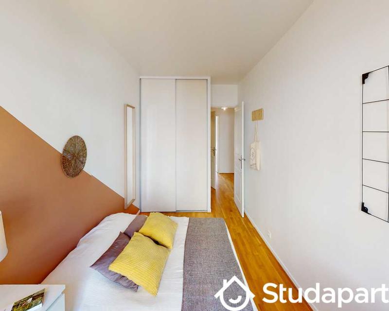 Chambre - 90 m² - 1 pièce