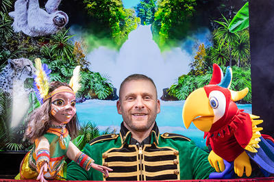 Guignol Rhône Alpes et Rio le majestueux perroquet