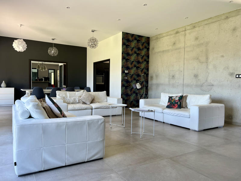 Maison - 225 m² - 6 pièces