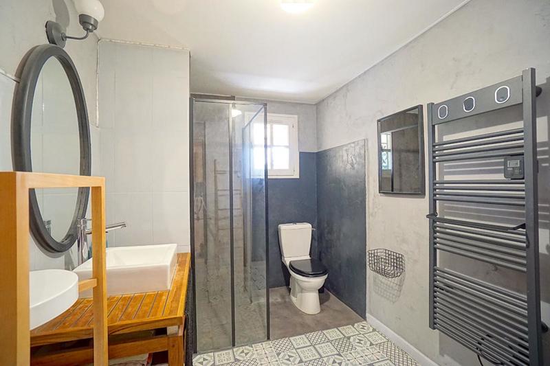 Maison - 180 m² - 9 pièces