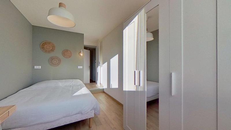 Chambre - 11 m² - 6 pièces