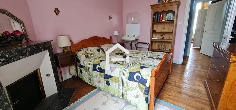 Maison - 210 m² - 8 pièces