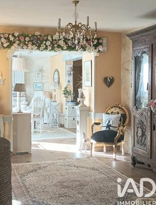 Maison - 1 300 m² - 20 pièces