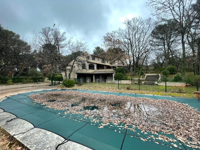 Maison - 380 m² - 10 pièces