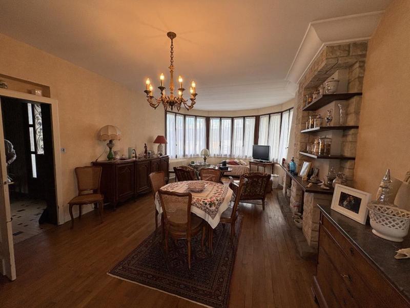 Maison - 179 m² - 7 pièces