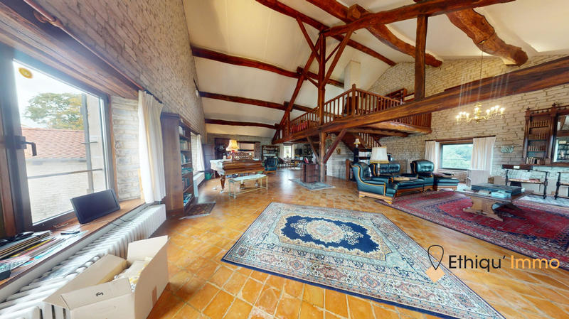 Maison - 357 m² - 10 pièces