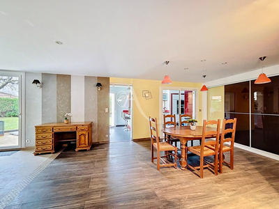 Maison - 214 m² - 6 pièces