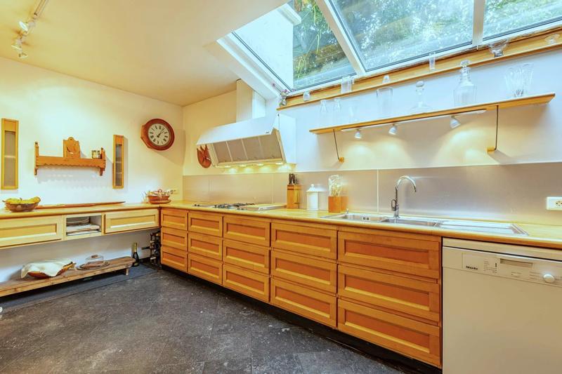 Maison - 230 m² - 6 pièces